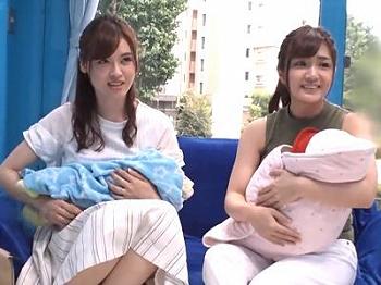 奥さんの子連れ子連れママ　エロ マジックミラー】子連れママ人妻2人組をナンパしお悩み相談企画！素股ご奉仕から4P乱交セックスで不倫してしまうエロ浮気妻 - 動画エロタレスト