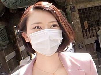 【今日、会社サボりませんか？】デカ乳オッパイの22歳シロウト女子が杭打ちピストン騎乗位ハメで結合するエッチ動画！