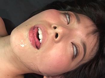 白目イキ　無修正 