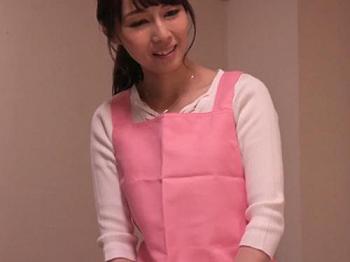 息子の友人の家で介護士として働くシングルマザーのお母さん…スレンダーの熟れた躰に欲情した友達に犯され肉棒ハメられ悶絶…