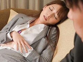 【OL】薄幸そうな美人OLがセクハラ痴漢なクズ男の上司に寝取られエロ合体！薄暗いオフィスでズコられドラマ！