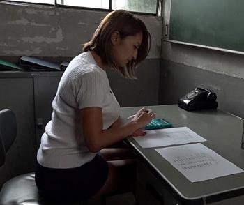 【熟女レイプ】金にせこい独り身になった美熟女を仲間と乱暴して膣内射精