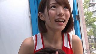 アスリート女子大生がマジックミラー号で乳首相撲 これはエロい