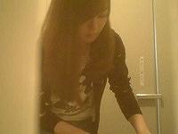 美人女子大生の桃尻ドアップ Gパンがキツそうですｗトイレ盗撮 のぞき本舗 真中村屋 動画エロタレスト