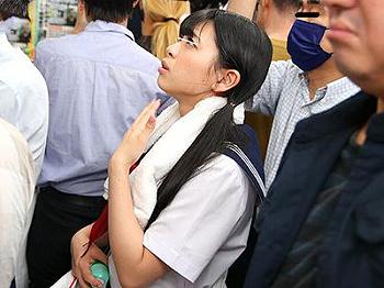 （フェラ×バック）満員の電車で悪戯な男に弄ばれ豊満なバストの女子生徒が抵抗できないまま恍惚の快楽に溺れる！