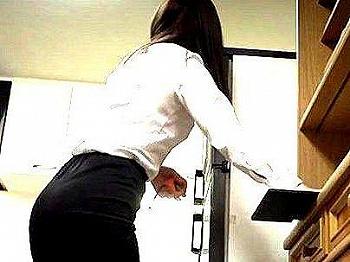 ＜美魔女OL！＞「ケツ子・・たまんね～！」湖尻エロい体の美尻OL！男がケツにつられて暴走モード突入でヤル！！！