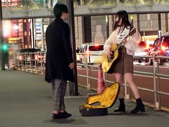 ＜素人×ナンパ＞ロリかわ娘★色白エロ尻！新宿駅の黒髪ロング10代美少女ミュージシャン※即漏れ敏感ま◯こでアヘ顔交尾！