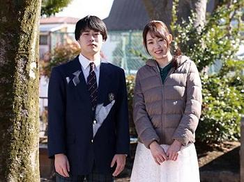 【母子相姦】押し入れの穴を覗き見したら母親と大家がセックスしていて&hellip;嫉妬した息子が横で一緒に眠るお母さんを襲う夜這い！