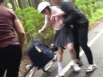 〖中出し×美少女〗山道で自転車に乗る女子高生が凶悪な男に襲われ激しく突かれながらも最高の快感に溺れ膣内で灼熱の情熱が爆発