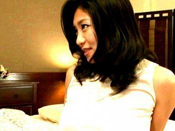 ＜義母相姦＞「もっとしたいの…！」性欲高めボイン巨乳義理のママ！バレないように近親ファックしちゃうゾ！！