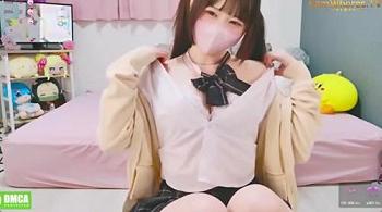 [エロライブチャット]「放課後の秘密、見る&hellip;？」ツインテールが可愛い制服彼女が、巨乳を晒して自慰。自分の指が肉に食い込む