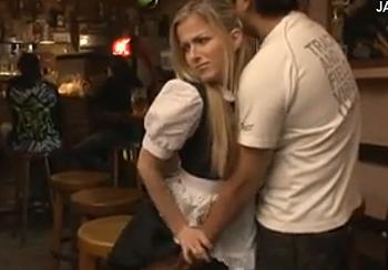 【密店】外国人金髪ギャルウェイトレスを口説き店内で即ハメ→無許可中出しの暴走エロ動画 - 動画エロタレスト