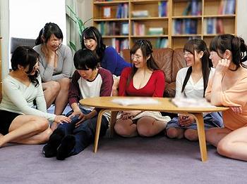 受験で上京して姉の家に宿泊する弟！姉が住む女性専用シェアハウスで欲求不満アラサー女子におもちゃにされるハーレム展開に…