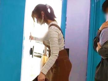 【MM号】美爆乳＆めちゃ可愛い子持ちの奥さんを人妻ナンパ！「生チンチン？また逝くーーーーッ」寝取られ膣内射精ｗ【寝取り】