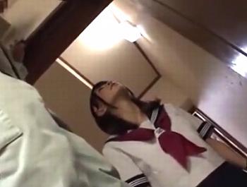 676246a0578c8 - 【女子校生】悪徳業者を家に入れてしまった幼女JKが1人のところを狙われて強制イラマレイプ！