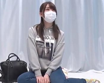 【手コキ】連れ込まれた現役看護師がご奉仕プレイ！悶々してる男性の性処理お手伝い