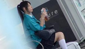 Jk露出無料動画 電車の中で制服を脱ぎ全裸でエッチしちゃうjk 星月まゆら 動画エロタレスト