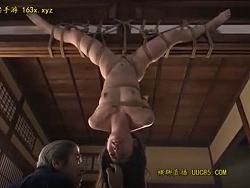 無修正　緊縛開脚逆さ吊り放尿 逆さ吊りした上級緊縛エロ画像 - 性癖エロ画像 センギリ