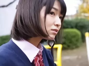 清楚な見た目を裏切る、おじさん専門の淫乱女子高生ｗ性欲が強すぎるミニ系ちっぱいロリ、ナマ中出しOKの無毛ワレメの乱交ｗ
