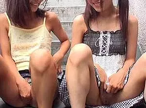 日焼け少女わいせつ映像！！パイパン美マンにイタズラする
