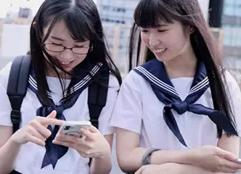 地味っ娘同級生二人組がパパ活開始！おじさんをチンポを犯す事にドハマリする！