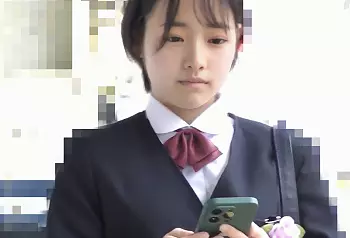 通学ひよこ少女&times;電車鬼畜痴漢｜Z世代な今どき美少女が車内でセクハラ強姦されて抵抗できない。犯されるまま電マ＆バイブ責めさ