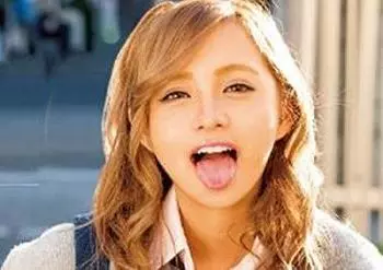 「精子出すの面倒だし、飲んでも良くない&hearts;」オシャブリが上手なギャルJKに口内射精しまくり！可愛いすぎる