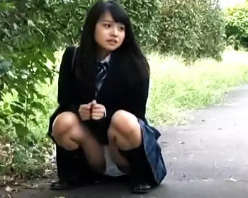 利尿剤を飲まされ道端で失禁お漏らし！バイト先までストーカー！アイドル級可愛いロリ美少女JKを個室トイレで犯す！