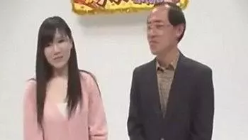 企画。娘の体当てゲーム。最後にお父さんの精子を口で受けてしまう娘