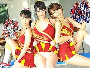 ◆ハーレム/女子高生◆ムチムチ性欲旺盛！ロリ顔チアリーダー娘&times;3「私も～っ！！」パンチラ胸チラ&rArr;潮吹き！チンコ奪い合いw