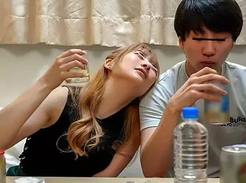 【女友達&times;イキ我慢】恋愛対象外の友達と宅飲み中『どっちが先にイクかゲーム』互いに負けられず過激になりエロ挿入する事に