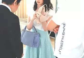 ＜水戸かな＞「駄目です&hellip;」大人の色気半端ない美人妻！下着モデルでカメラマンのチンポヤラレタ(無料エロ動画)