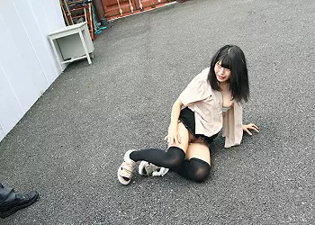 【野外レイプ】悪趣味オヤジの標的にされたロリ美少女を絶頂のドン底に堕とす！
