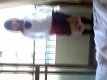 【個人流出】※即削除注意※『ちょ、撮っちゃダメだよぅ&hellip;』映像のブレが逆にリアルガチ感！制服ロリ幼女と援交したヤバイやつ