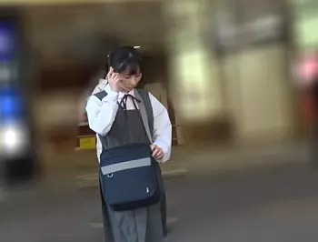 【動画】初めて痴漢された優等生JCさん、ロングスカートの中でクリを弄られイキ潮を撒き散らしてしまう&hellip;