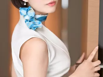 【現役の国際線CA人妻】旦那に内緒で他人棒を求め続ける美熟女。電マオナニーした後イラマチオ&rarr;様々な体位で&hellip;【エロ動画】