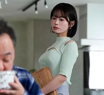 【遠征中NTR】「あなた、ごめんなさい&hellip;」サッカー選手の夫が留守中にキモイ義父と不倫してしまう巨乳妻！【MINAMO】