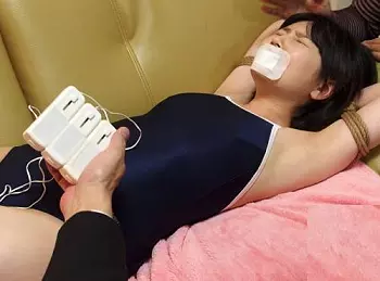 母親公認。問題が解けないと家庭教師からバイブ責めの性折檻を受ける女子中学生の日常&hellip;