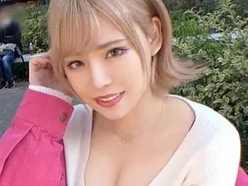 素人企画でエッチに乱れちゃうフェラご奉仕プレーやベロチューセックスしてスレンダー巨乳ボディで金髪の白ギャル美人！