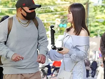 【鈴涼森れむ】初めての逆ナンパ企画 パンツ脱がし手コキした素人男性に跨り騎乗位セックスしたスレンダー女優こと涼森れむ