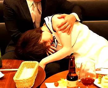 ＜奥田咲！＞「ｚｚｚ・・」同窓会で酔ってしまった奥さん！目覚めたら元カレが横でいけない関係発展興奮シチャウゾ！