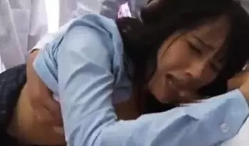 【女子高生】真面目そうな女子高生が同級生の不良たちに囲まれて集団レイプされてしまう【輪姦レイプ】