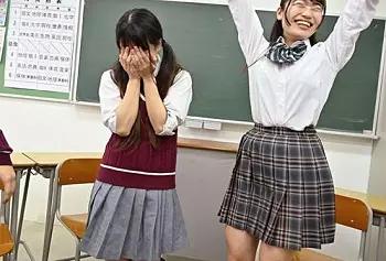 勝てば賞金、負ければ同級生に見られながら公開SEXの罰ゲーム！学校対抗中出し野球拳で女子高生がガチんこ対決！！！
