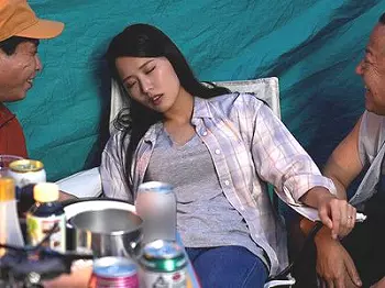 妻のみ参加した町内会行事&hellip;泥酔して眠ってしまいおじさん達の性の捌け口になる美女奥さんを無理矢理&hellip;【町内会キャンプNTR】