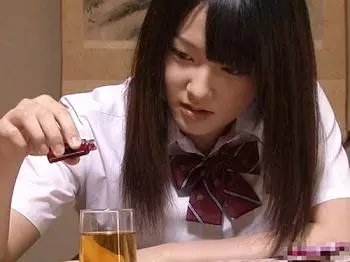『媚薬なんて効かな・・いやん&hearts;』ガンギマリで逆レイプするJK。Hしてイキ潮か小便か不明の汁で股を濡らす。淫乱娘と交尾