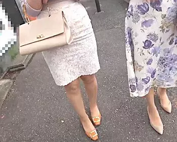 【人妻ナンパ企画】『ぃや&hellip;私達&hellip;旦那が&hellip;いますので&hellip;』可愛い嫁を友達と一緒に素人ナンパ♪童貞オナホ責めに大奮闘ママ♪