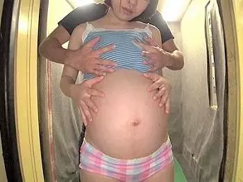 ＜ヤバイやつ＞外道父兄の近親相姦&times;中出しレイプで妊娠したロリ顔娘！！ボテ腹まんこを凌辱される鬼畜の輪姦乱交FUCK！！