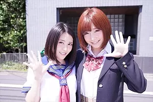 まるで家をソープ店のように密かなエッチを初めて兄との３Pで覚醒する女子高生
