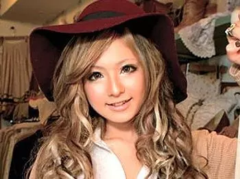 『チョー気持ち良い&hearts;』現役のカリスマショップ店員の黒ギャルが自らAVに応募してきて可愛い顔をヨガらせまくってイキまくる！