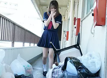 【イラマチオ中出し】愛想の悪い隣人美少女を監禁！金も無いしゴムなんてないからそのまま捩じ込んで精子何度も注ぐ